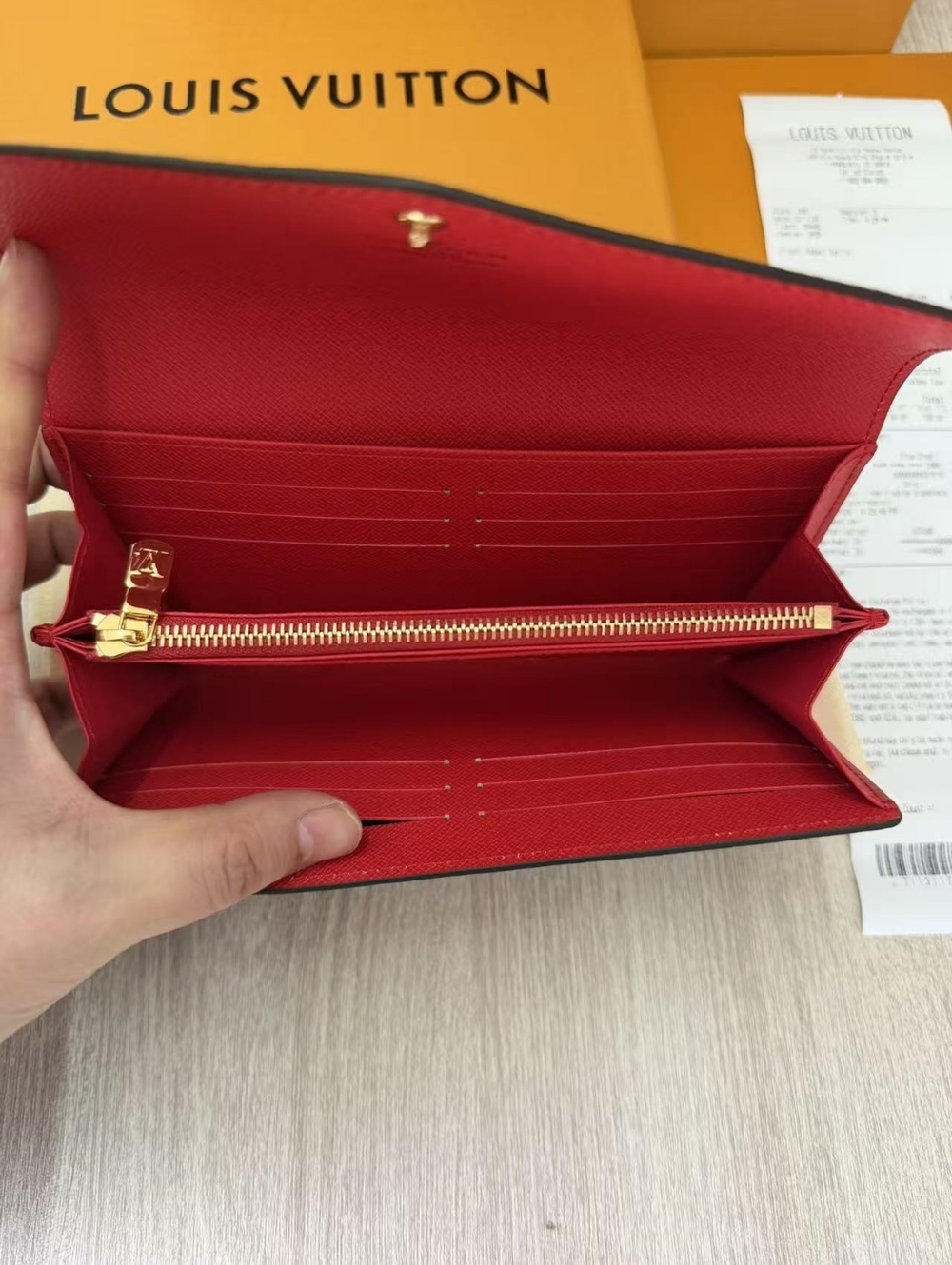 Louis Vuitton Sarah Wallet - Picture 14 of 16